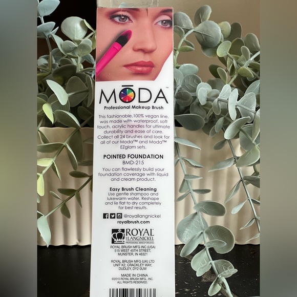 Moda Makeup Brush - Picture 2 of 2